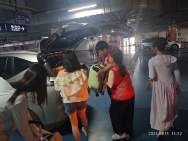 中秋假期出行热 志愿服务不打烊市城投集团开展“窑火红”党员志愿服务