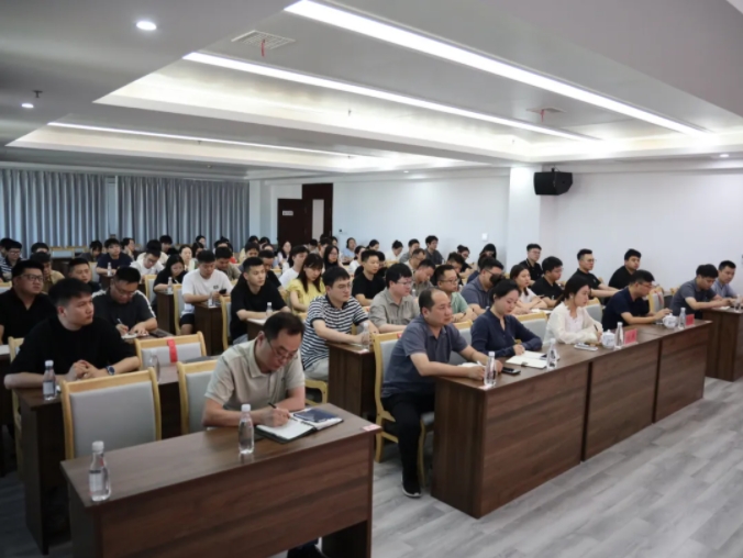 市城投集团召开中央八项规定精神学习教育专题党课
