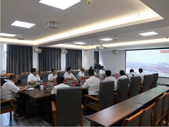 市城投集团集中收听收看纪念中国